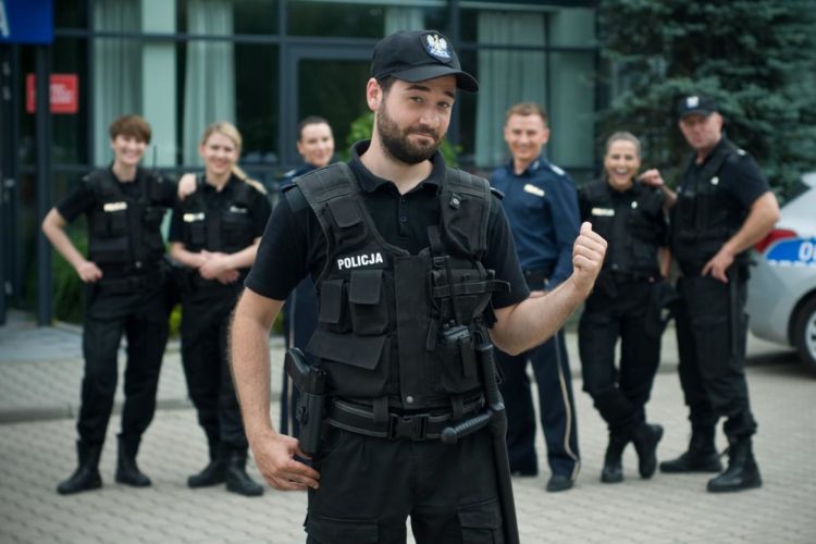 Policjantki I Policjanci Emilka I Krzysiek „Policjantki i policjanci”: Serialowy Krzysiek Zapała o nowym sezonie