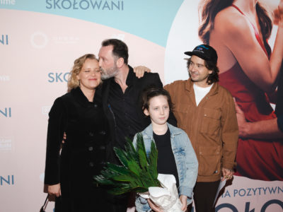 premiera SKOŁOWANI <br>
                     
                    Joanna Kulig z mężem i Jan Macierewicz z synem <br>