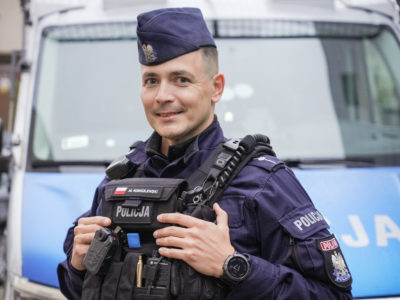 POLICJANCI <br>
                     
                    młodszy aspirant Mateusz Konkolewski, dowódca plutonu OPP KWP w Gdańsku <br>