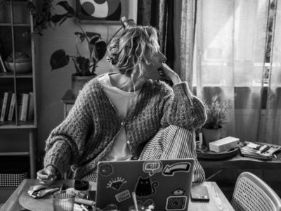 Jak żyć, żeby nie zwariować <br>
                    fot. Damian Andrzejewski <br>
                    Magdalena Popławska <br>